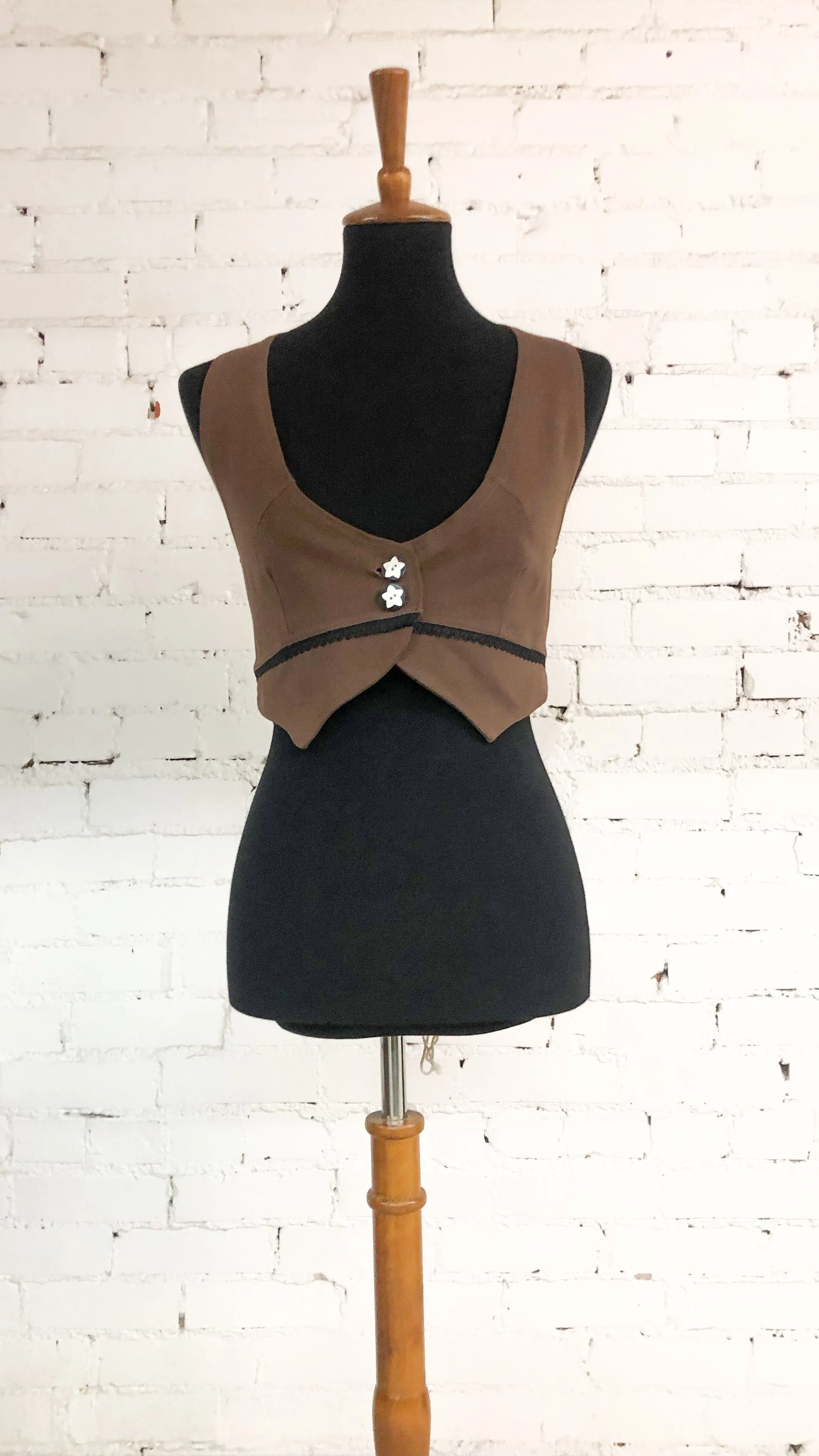 Cropped Lotus Vest