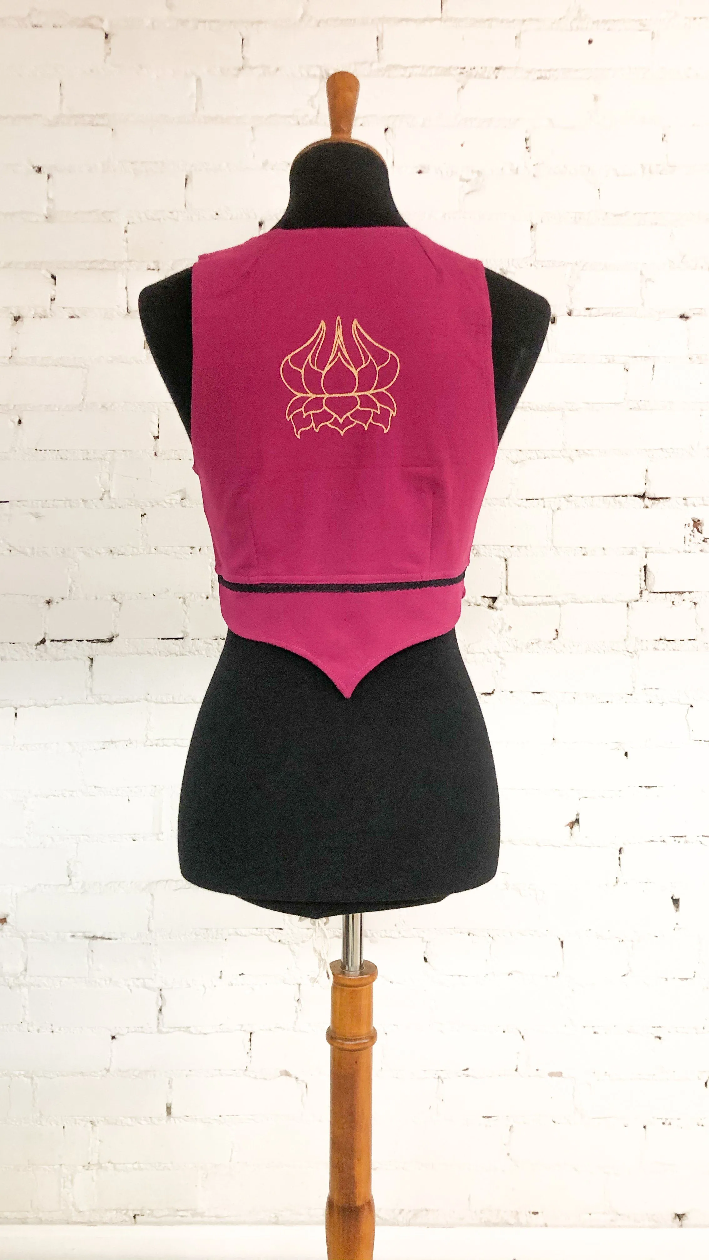 Cropped Lotus Vest