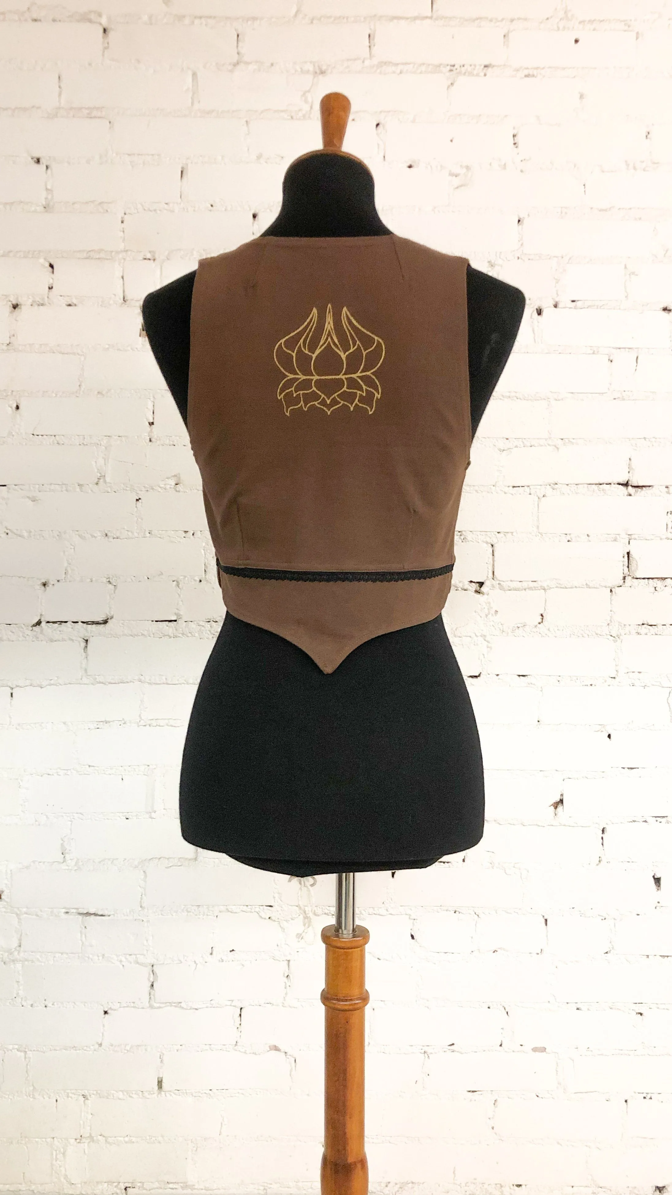 Cropped Lotus Vest