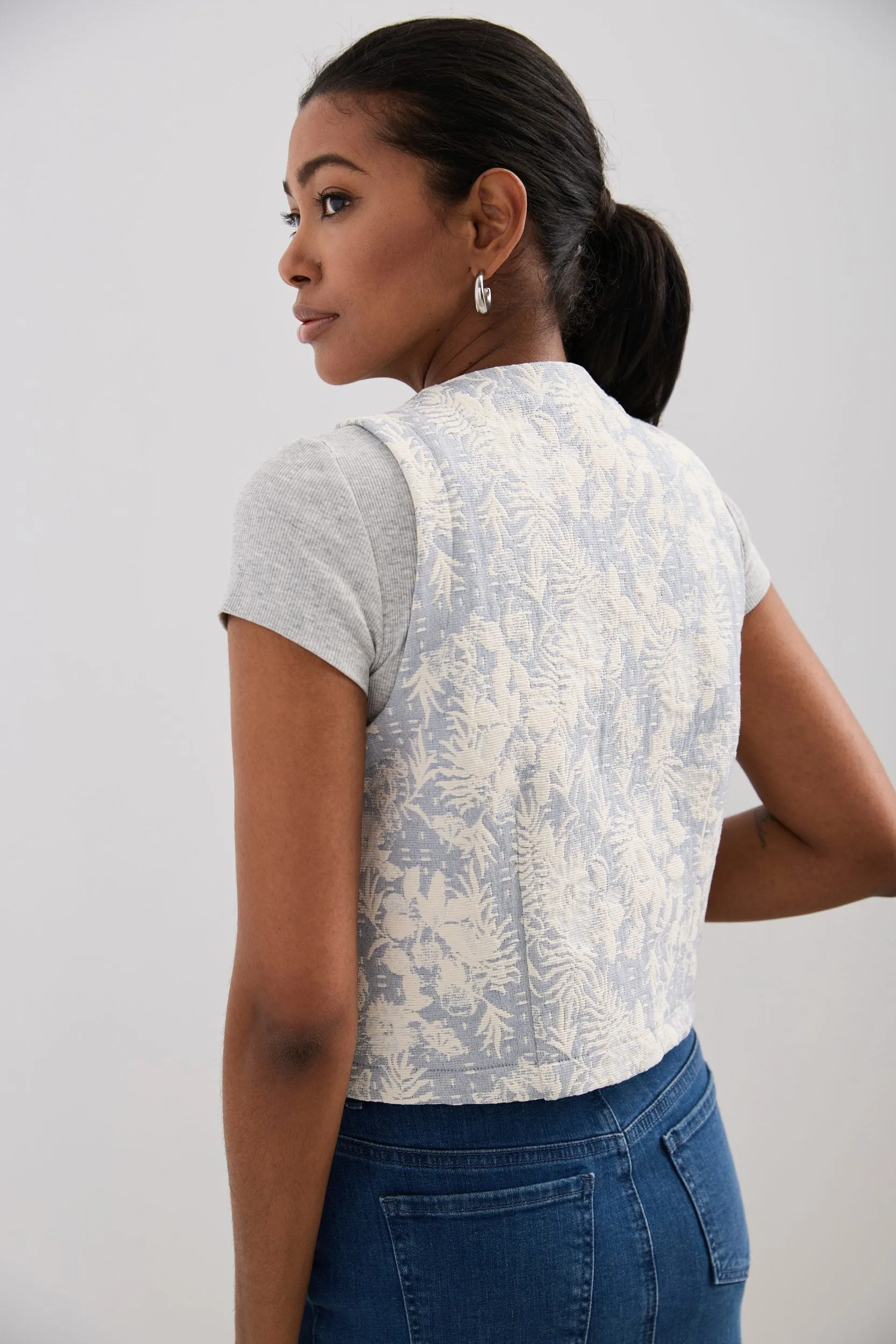 Floral jacquard cropped vest