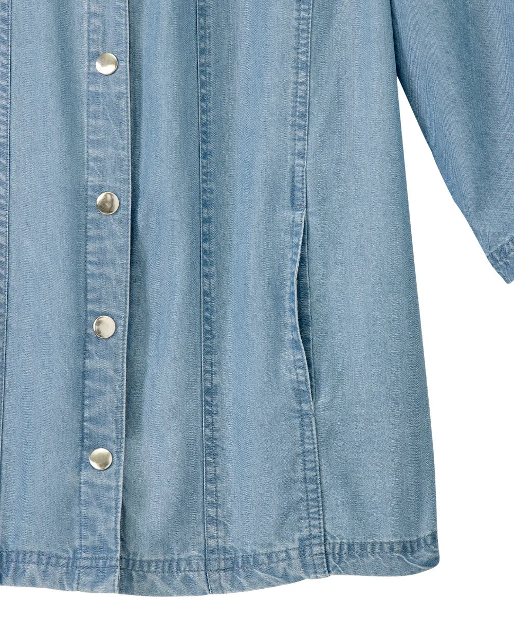 Women's Light Denim Jacket with Magnetic Closures